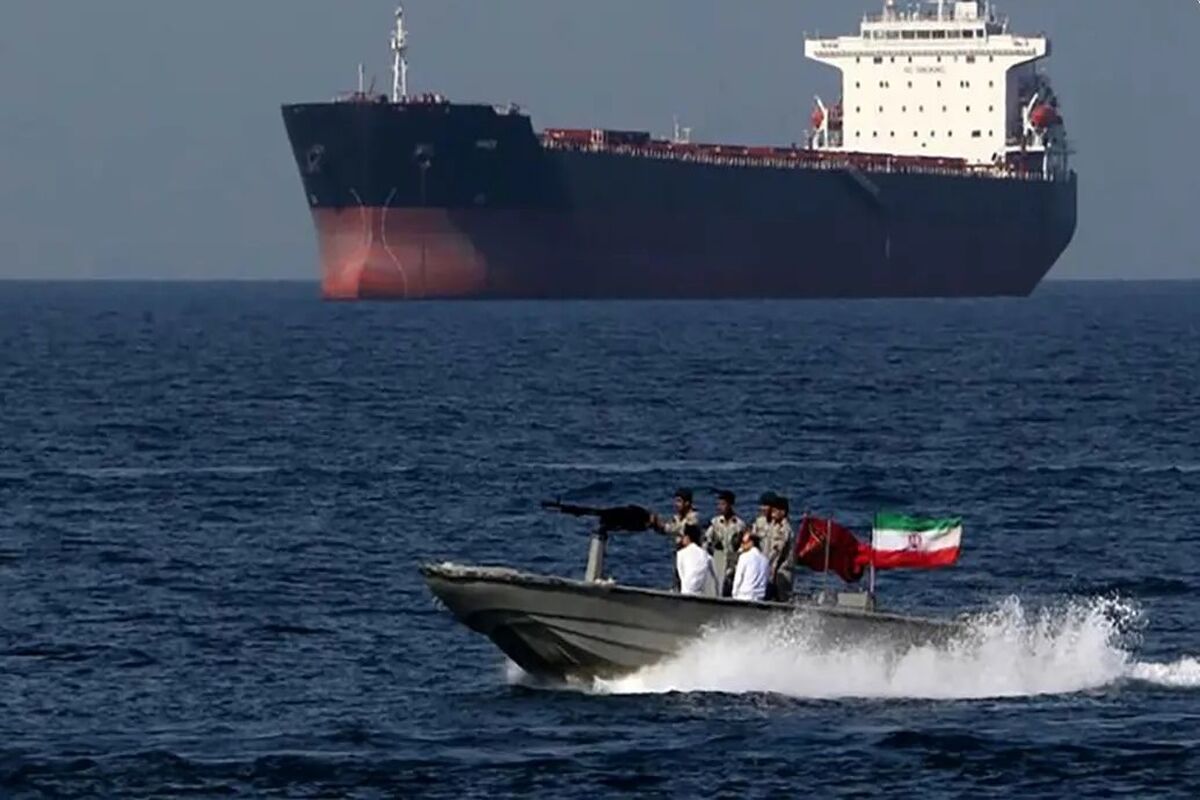 فیلم نماز خواندن روی کشتی غول پیکر امریکایی