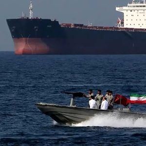 فیلم نماز خواندن روی کشتی غول پیکر امریکایی