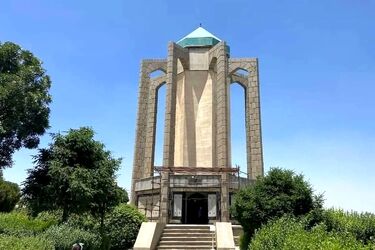 آرامگاه باباطاهر در پی موج انفجار آسیب دید