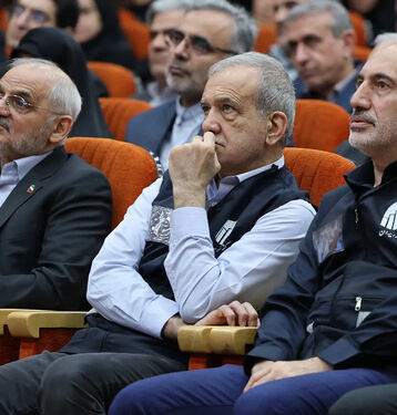 پوشش متفاوت پزشکیان در آیین آغاز سرشماری نفوس و مسکن