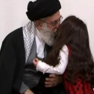 راز توجه ویژه رهبر شهید انقلاب به دختر شهید رضایی نژاد چه بود؟ 