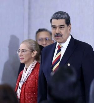 فیلمی دیده‌نشده از عزاداری مادورو و همسرش برای رئیسی