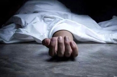 لحظه کشف یک جسد در مسکن مهر بعد از ۵ ماه/ ویدئو 
