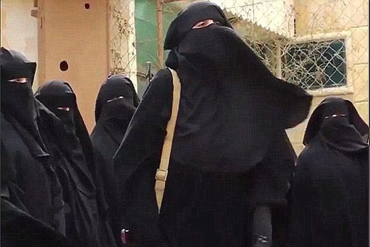 زنان گازگیر داعش دختربچه ای را انقدر گاز گرفتند تا کشته شد