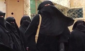 زنان گازگیر داعش دختربچه ای را انقدر گاز گرفتند تا کشته شد