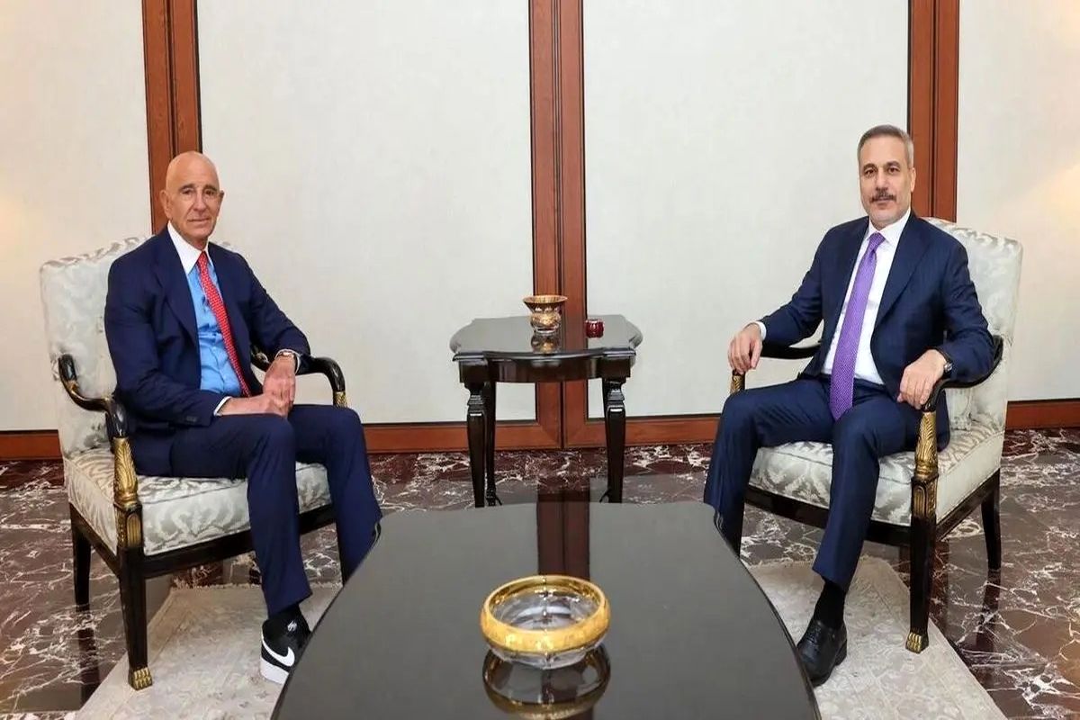 راز کفش‌های فرستاده آمریکا/ چه چیزی پنهان شده بود؟ 