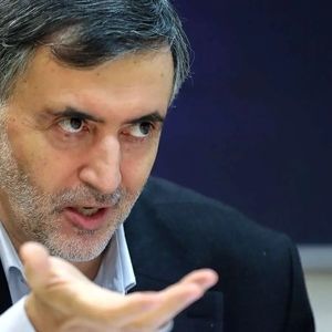 عبدالله گنجی: ترامپ نه راه پس دارد و نه راه پیش!