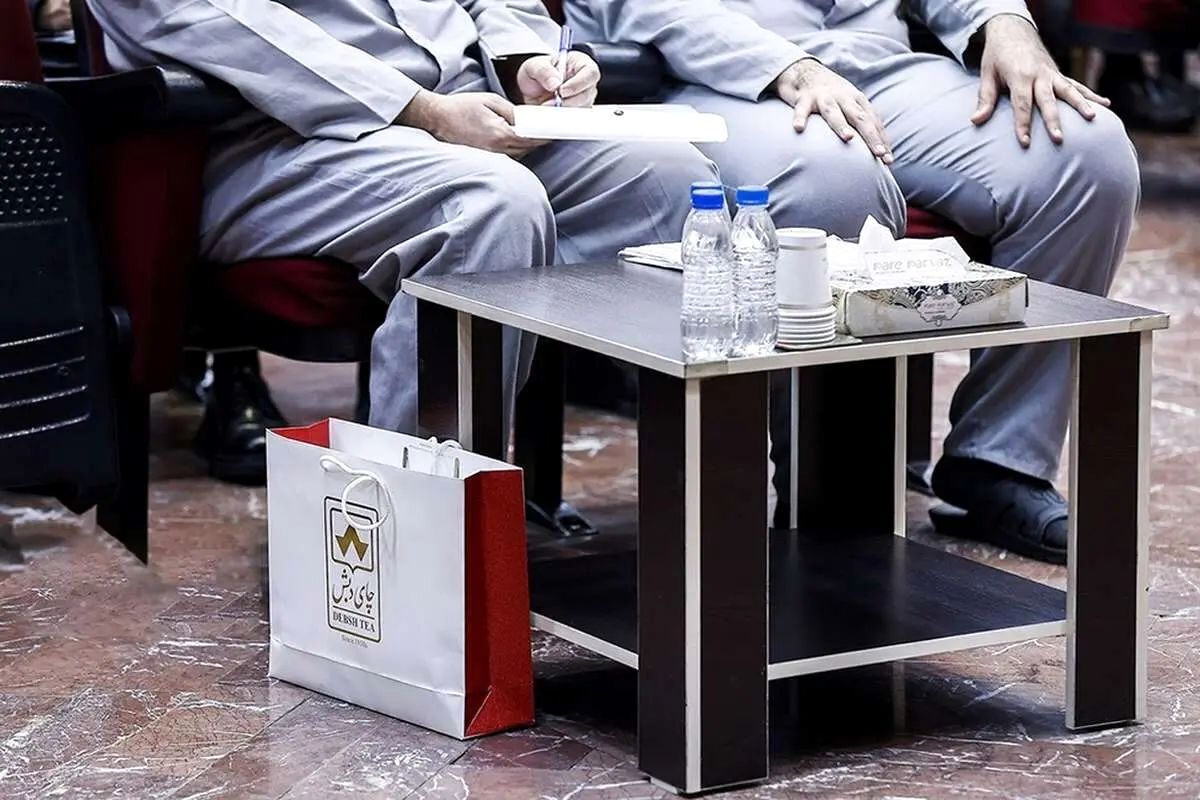 بمب بانکی چای دبش؛ دریافت ۱۴۳ وام فقط از یک بانک دولتی!