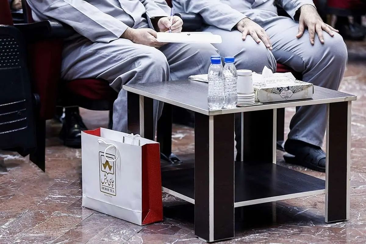 بمب بانکی چای دبش؛ دریافت ۱۴۳ وام فقط از یک بانک دولتی!