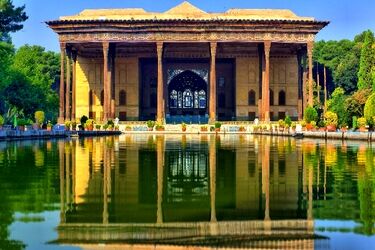 تصاویری از آسیب‌ کاخ چهل‌ستون در حمله به اصفهان