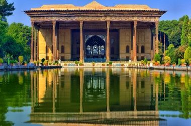 تصاویری از آسیب‌ کاخ چهل‌ستون در حمله به اصفهان