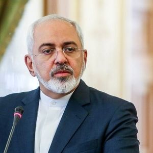 آتش زدن عکس ظریف در تجمعات شبانه/ تصویر