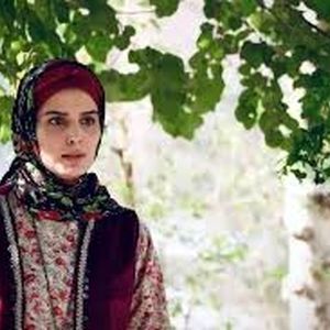 تیپ و چهرۀ «غزاله اکرمی» (سوجان) در زمین تنیس/ عکس