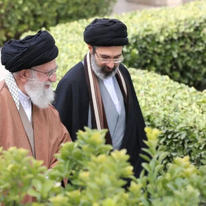 آیا رهبر شهید، خبرگان رهبری را از بررسی نام آقا مجتبی نهی کرده بودند؟