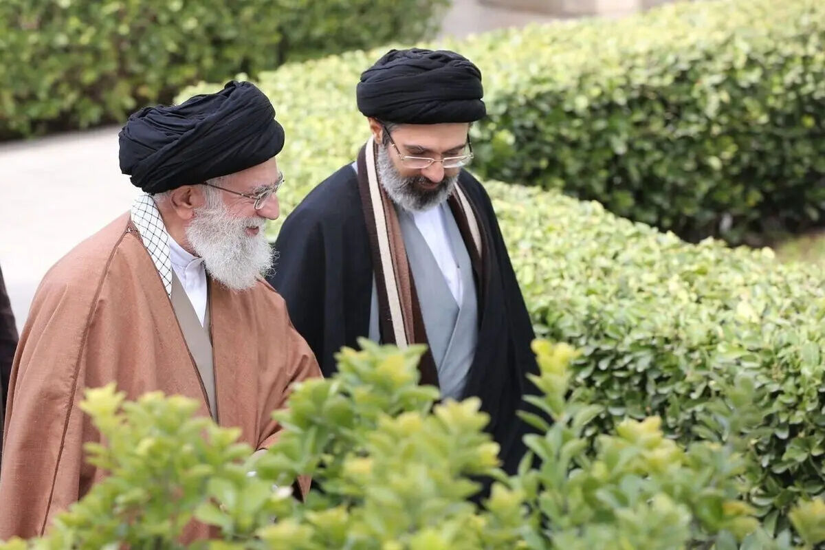 آیا رهبر شهید، خبرگان رهبری را از بررسی نام آقا مجتبی نهی کرده بودند؟