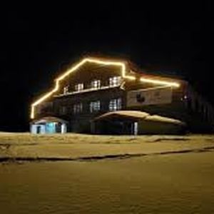 بارش نخستین برف پاییزی در تهران!/ ویدئو