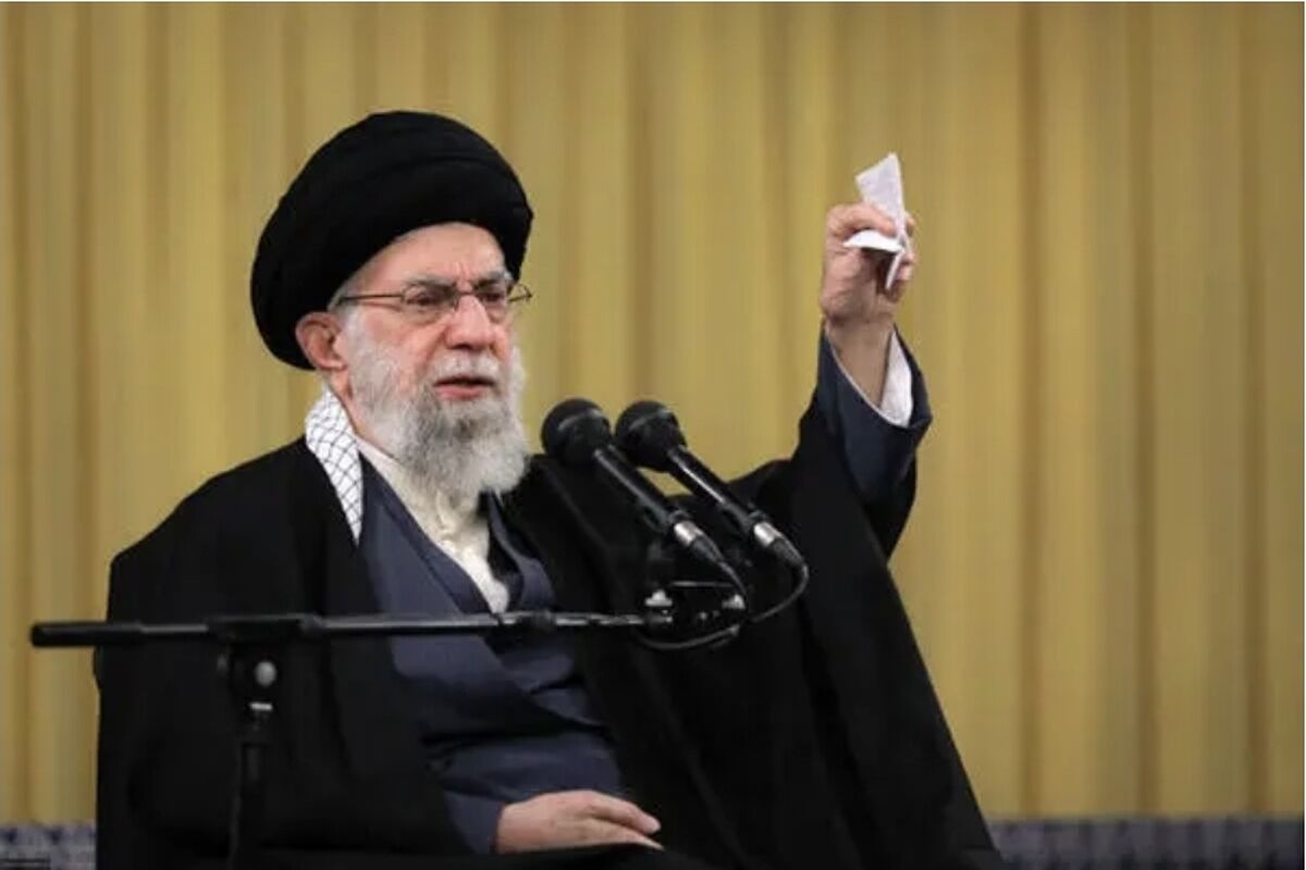 ماجرای عکسی از رهبر شهید با مشت گره‌کرده که در روزهای پس از شهادت، بیشتر معروف شد/ ویدئو