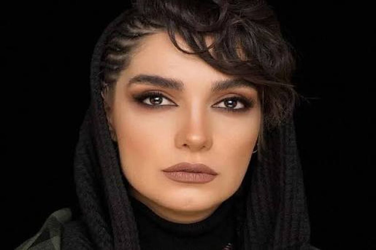 الیکا عبدالرزاقی با استایل متفاوت و کروات به سفارت ژاپن رفت