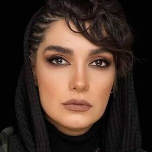 الیکا عبدالرزاقی با استایل متفاوت و کروات به سفارت ژاپن رفت