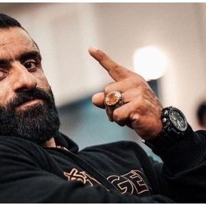 عکس: ساعت ۳ میلیاردی هادی چوپان در مسابقه تلویزیونی!