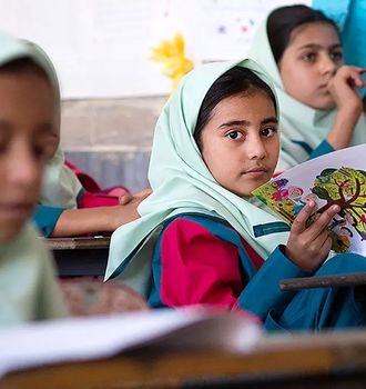 مرگ تلخ دختر دبیرستانی در حیاط مدرسه 