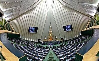 تصویری عجیب از اولین جلسه مجلس/ لحظه دست به یقه شدن نمایندگان/ عکس