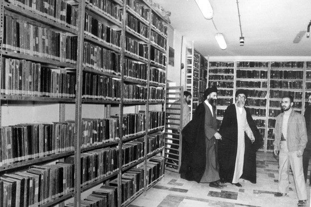 رهبر شهید چه رمان هایی را معرفی کرده بودند؟