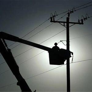 علی آبادی: شبکه آب و برق مناطق آسیب‌دیده به‌سرعت احیا می‌شود