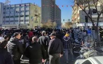 تجمع اعتراضی بازاریان تهران به افزایش شدید قیمت ارز و طلا/ ویدئو