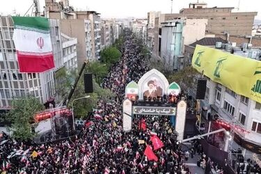 مهمان غیرمنتظره مراسم عزاداری رهبر شهید انقلاب/ ویدئو