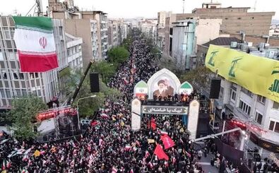 مهمان غیرمنتظره مراسم عزاداری رهبر شهید انقلاب/ ویدئو
