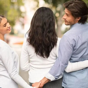 چگونه بفهمیم همسرمان به ما خیانت می کند؟/ ویدئو