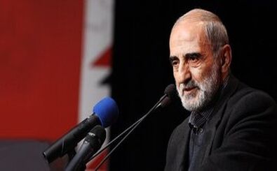 حسین شریعتمداری خطاب به پزشکیان: کفش دزد را امام جماعت نکنید
