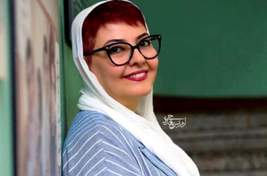 دوچرخه‌سواری آناهیتا همتی کنار زاینده‌رودِ/ عکس