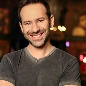 مالک میلیاردر شبکه اجتماعی مستهجن درگذشت!