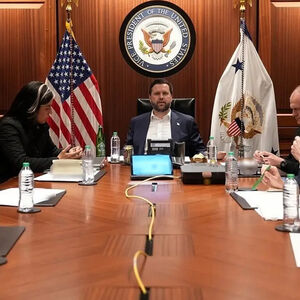جلسه محرمانه کمپ‌دیوید درباره ایران؛ افزایش پرواز سوخت‌رسان‌ها، نشانه حمله‌ای تازه است؟