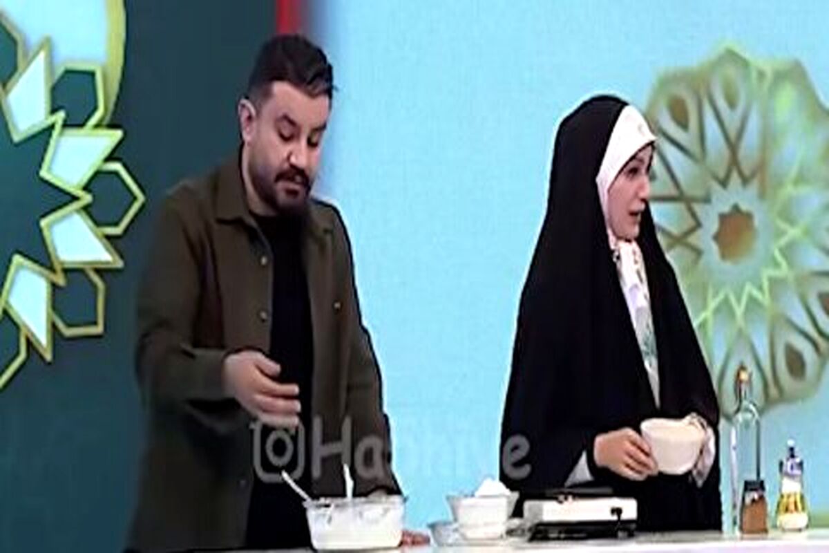 روزه‌خواری مجری مشهور صداوسیما در برنامه زنده!/ ویدئو