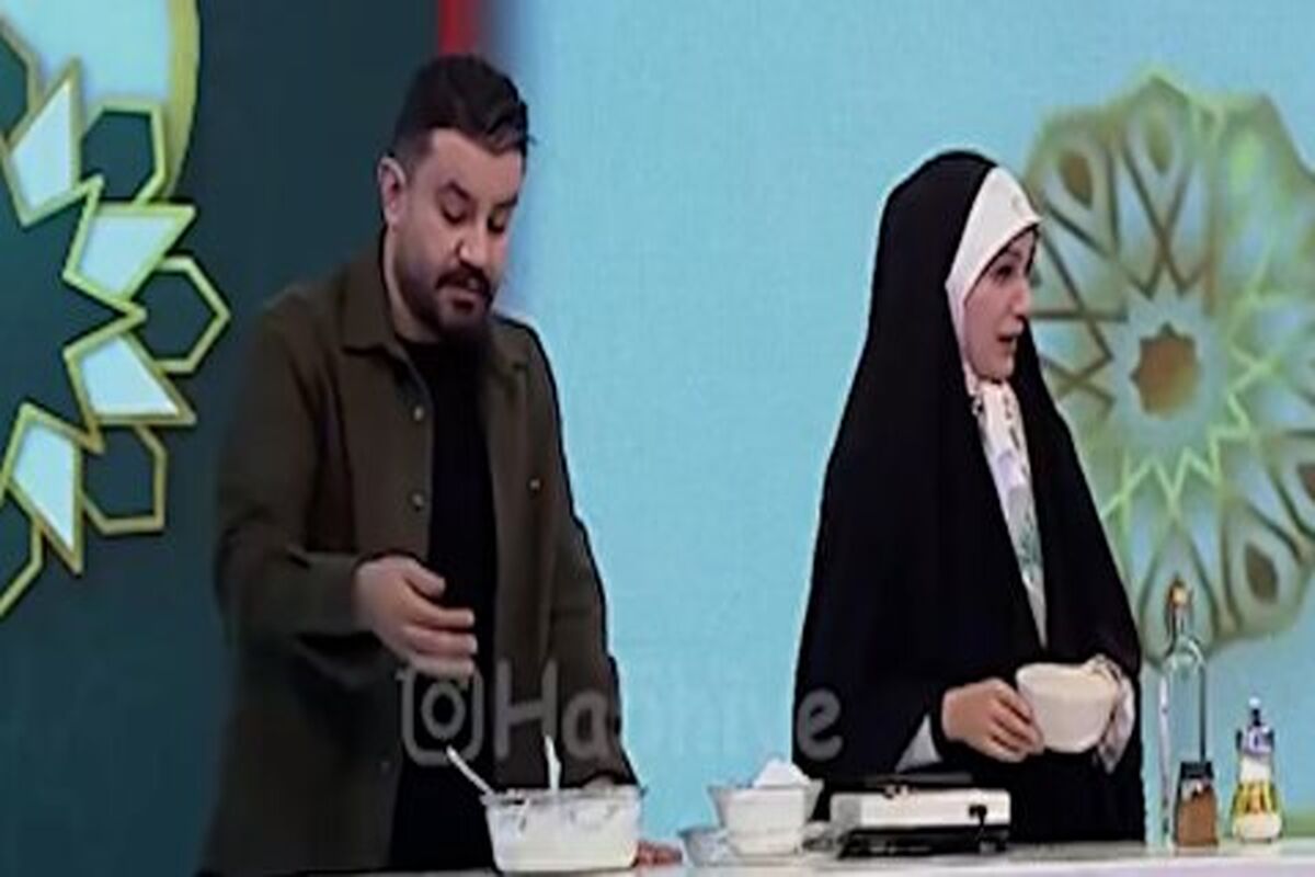 روزه‌خواری مجری مشهور صداوسیما در برنامه زنده!/ ویدئو