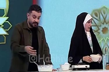 روزه‌خواری مجری مشهور صداوسیما در برنامه زنده!/ ویدئو