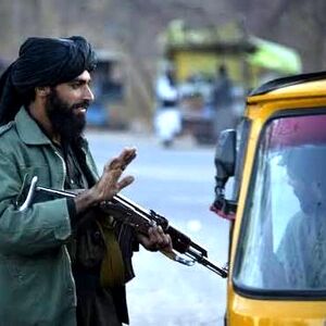تصویری عجیب و خنده‌دار از ایست بازرسی طالبان در افغانستان