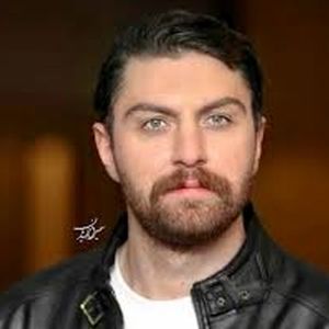 پاسخ امیرحسین فتحی به شایعه ازدواج پریناز ایزدیار و پدرش/ ویدئو