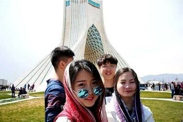 درگیری دو زن ایرانی با زوج توریست چینی/ برگردید آمریکا!!/ ویدئو