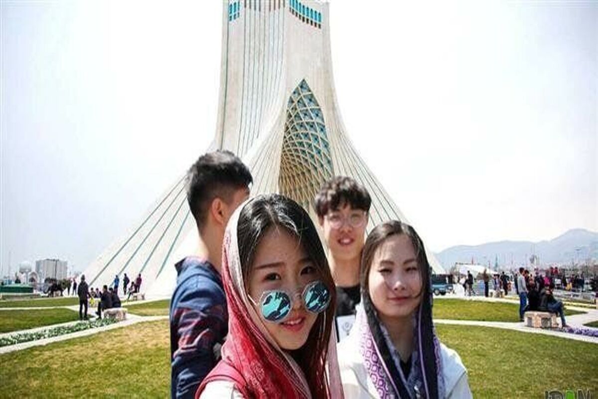 درگیری دو زن ایرانی با زوج توریست چینی/ برگردید آمریکا!!/ ویدئو