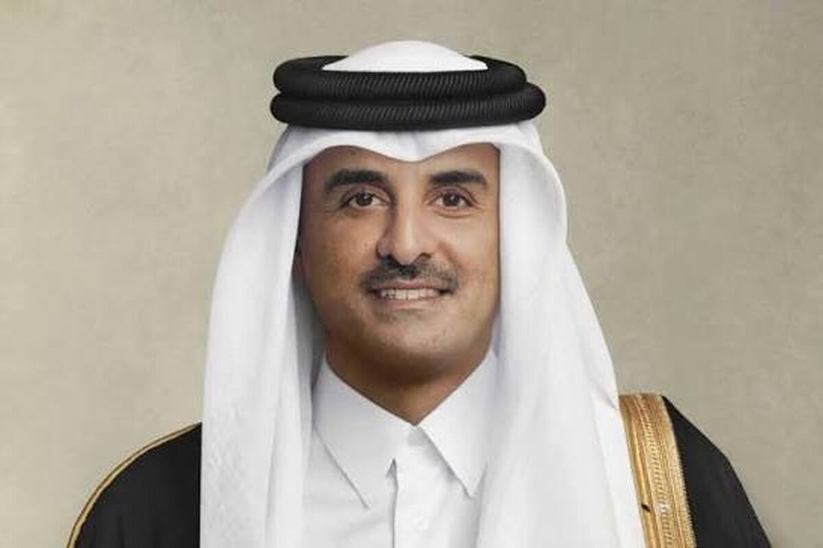 امیر قطر با تیپ جدید در کافه دیده شد/ ویدئو