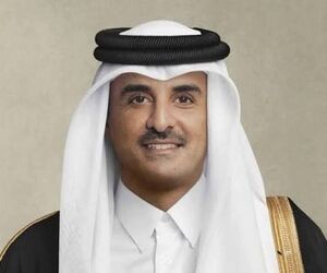 امیر قطر با تیپ جدید در کافه دیده شد/ ویدئو