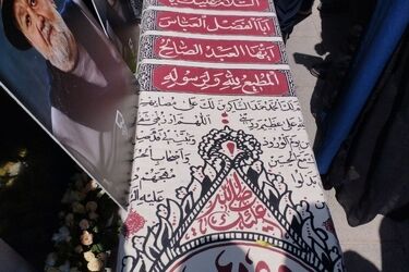ویدئوی زشتی که از حاشیه مراسم خاکسپاری اکبر عبدی منتشر شد