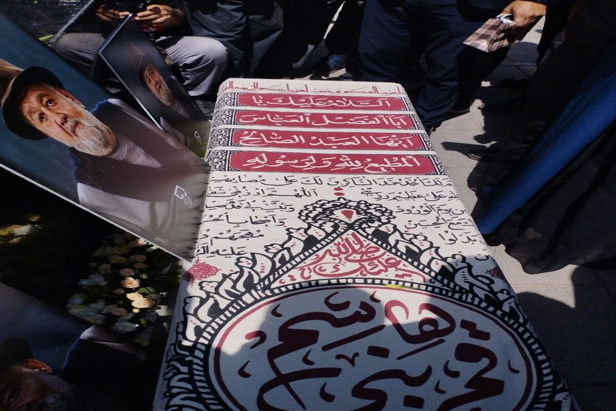 ویدئوی زشتی که از حاشیه مراسم خاکسپاری اکبر عبدی منتشر شد